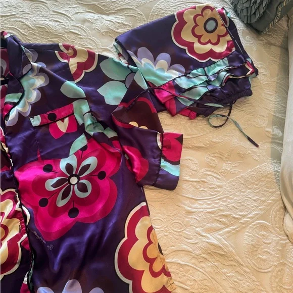 Victoria’s Secret Silky Soft Pajamas - Picture 7 of 8